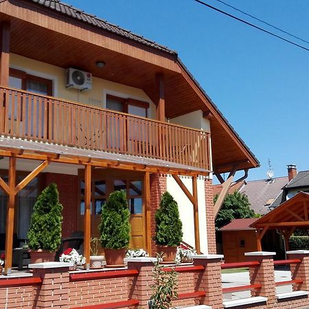 Marina-Buek Apartmanhaz Exterior photo