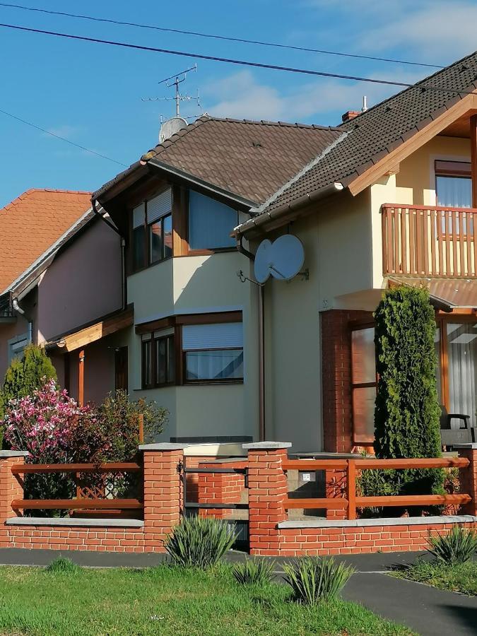 Marina-Buek Apartmanhaz Exterior photo