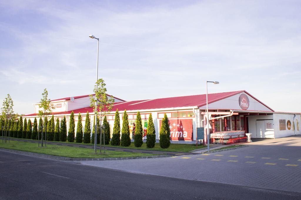 Marina-Buek Apartmanhaz Exterior photo