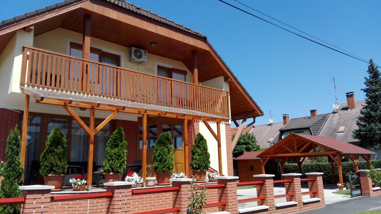 Marina-Buek Apartmanhaz Exterior photo